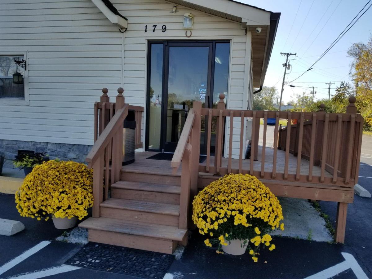 Drakes Creek Inn - Formerly The Relax Inn ヘンダーソンビル エクステリア 写真