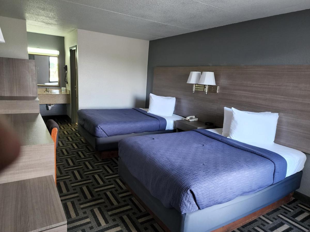 Drakes Creek Inn - Formerly The Relax Inn ヘンダーソンビル エクステリア 写真