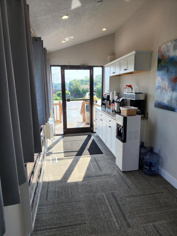Drakes Creek Inn - Formerly The Relax Inn ヘンダーソンビル エクステリア 写真
