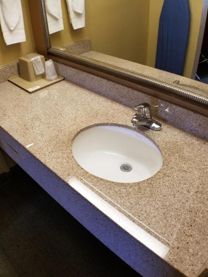 Drakes Creek Inn - Formerly The Relax Inn ヘンダーソンビル エクステリア 写真