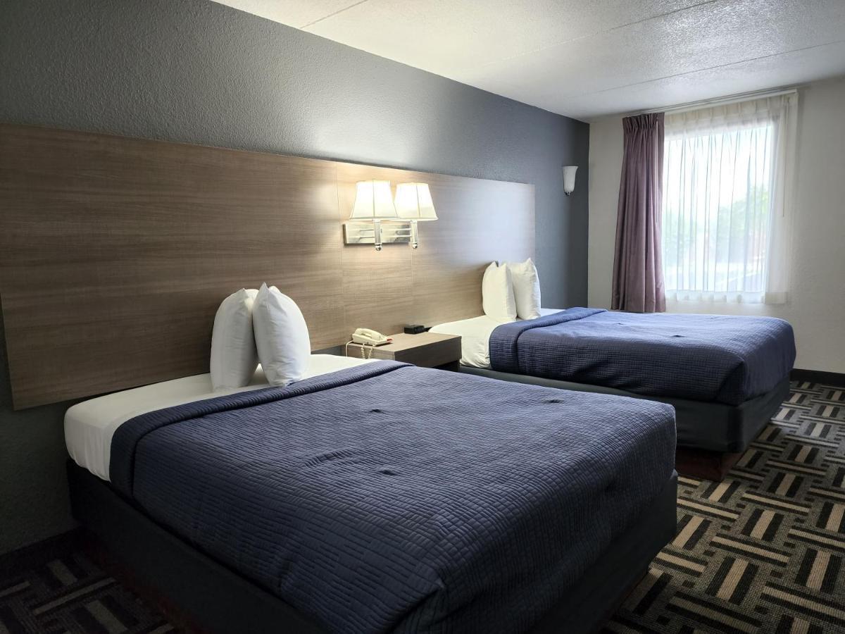 Drakes Creek Inn - Formerly The Relax Inn ヘンダーソンビル エクステリア 写真