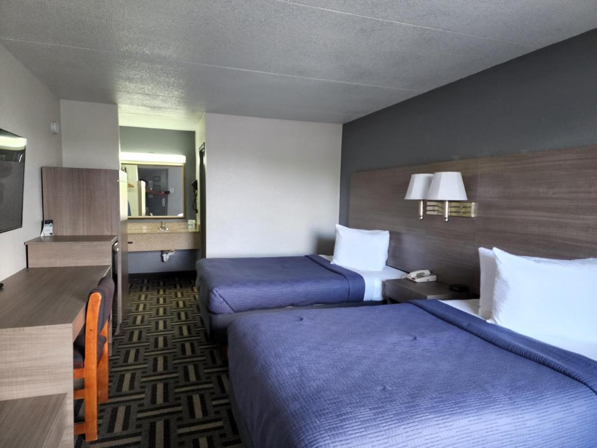 Drakes Creek Inn - Formerly The Relax Inn ヘンダーソンビル エクステリア 写真