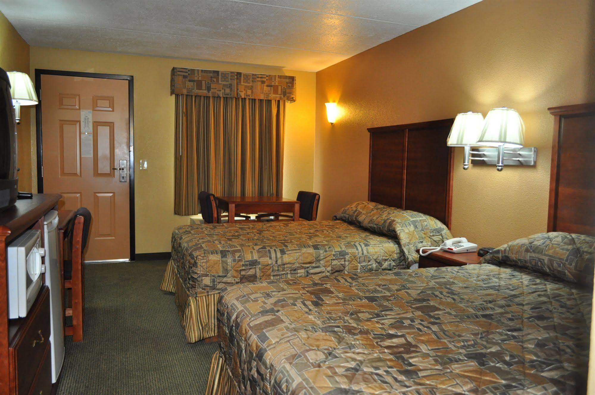 Drakes Creek Inn - Formerly The Relax Inn ヘンダーソンビル エクステリア 写真