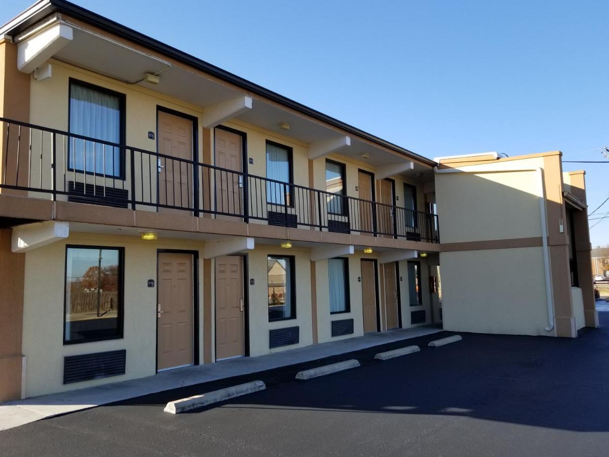 Drakes Creek Inn - Formerly The Relax Inn ヘンダーソンビル エクステリア 写真