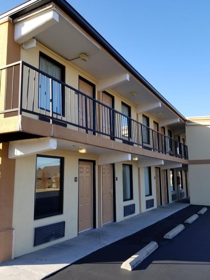Drakes Creek Inn - Formerly The Relax Inn ヘンダーソンビル エクステリア 写真